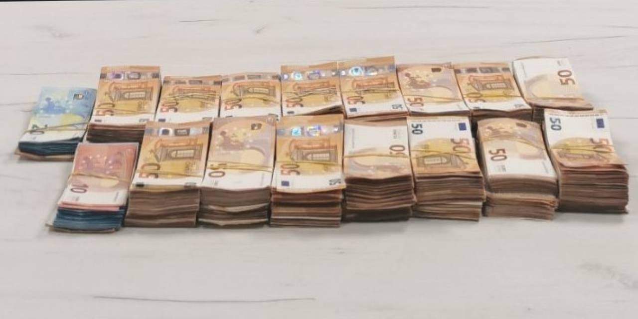 Tırın Dondurucusuna Konulan 153 Bin Euro Ele Geçirildi