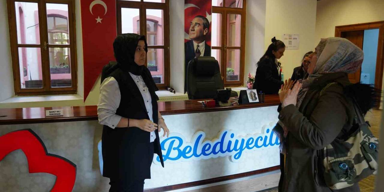 Bilecik Belediyesinde ’işaret Dili Tercümanı’ Hizmet Vermeye Başladı