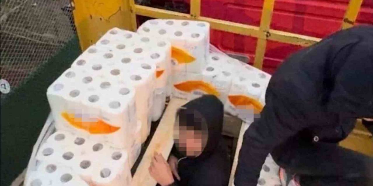 Diyarbakır’da Kağıt Havluların Arasından Kaçak Göçmen Çıktı