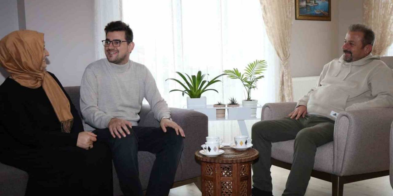 Abdülaziz Artık Hatıralar Biriktiriyor