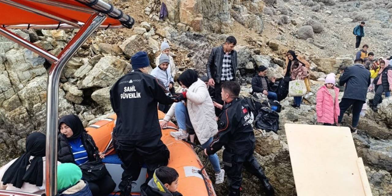 Ayvalık Açıklarında Adada Mahsur Kalan 11’i Çocuk 39 Düzensiz Göçmen Kurtarıldı