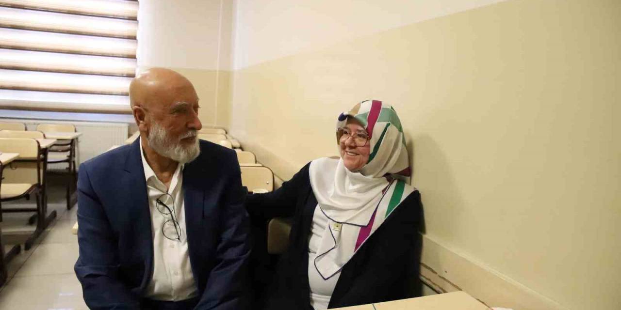 Emekli Çiftin İngilizce Tutkusu "öğrenmenin Yaşı Yok’ Dedirtiyor