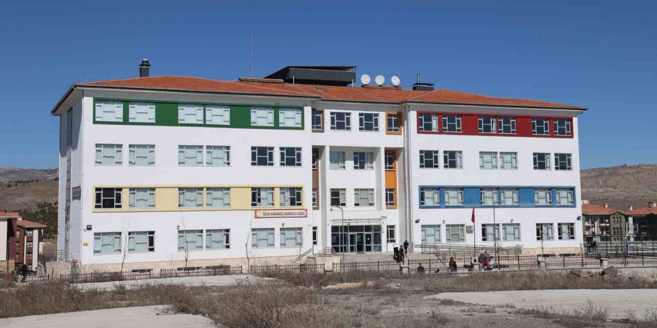 Elazığ’da 12 Öğrenci, Kantinde Yedikleri Tavuktan Sonra Hastanelik Oldu