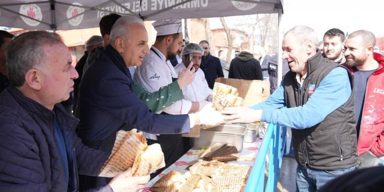 Ümraniye Belediye Başkanı Yıldırım, Sanayi Esnafına Balık Ekmek Dağıttı