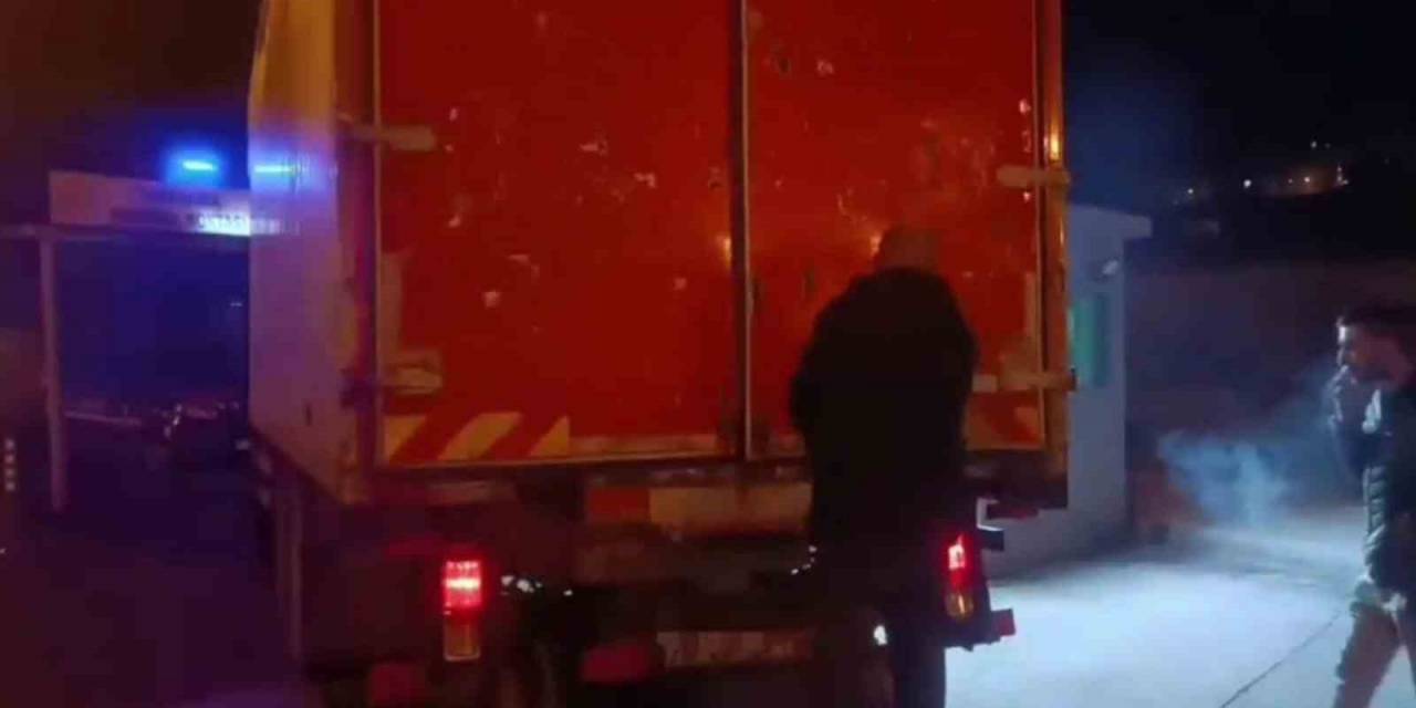 İzmir Polisi Yüklü Miktarda Uyuşturucu Ele Geçirdi