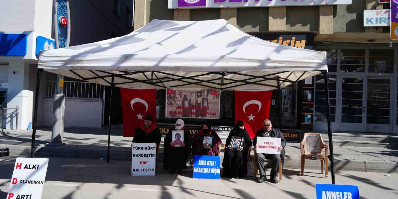 Ailelerin Evlat Nöbeti Devam Ediyor