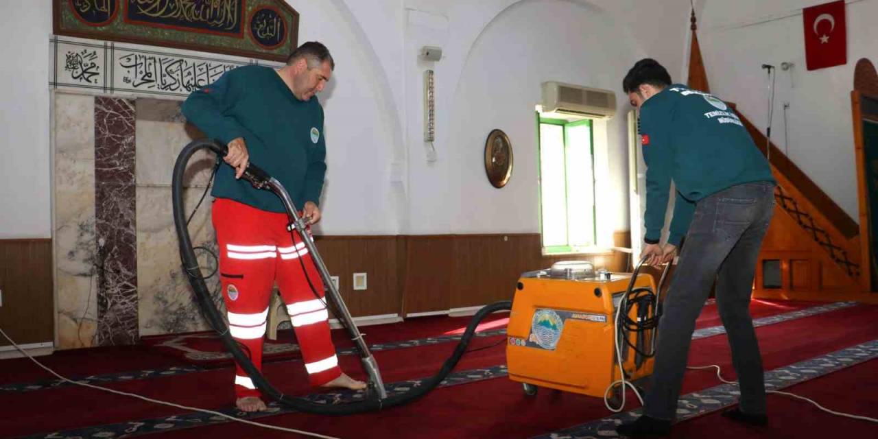 Toroslar’da Camiler Ramazan Ayına Hazırlanıyor