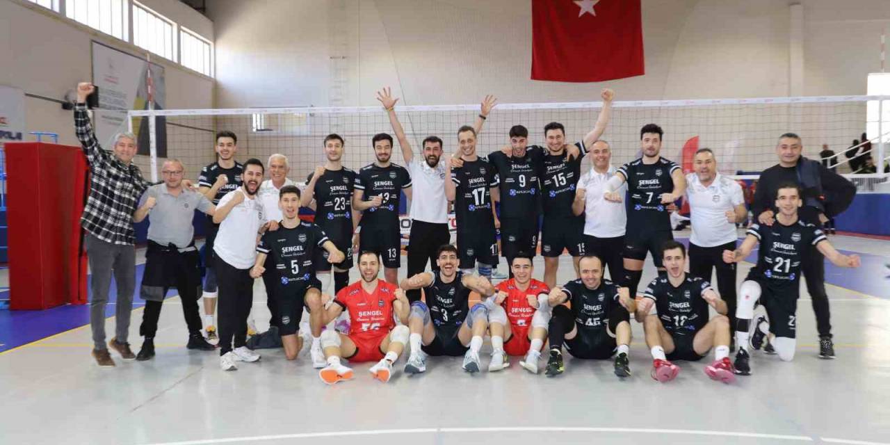 Nazilli Belediyespor Voleybol Takımı Set Vermedi