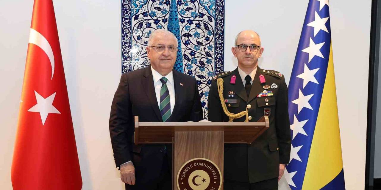 Bakan Güler’den Bosna Hersek’in İlk Cumhurbaşkanı İzzetbegoviç’in Mezarına Ziyaret