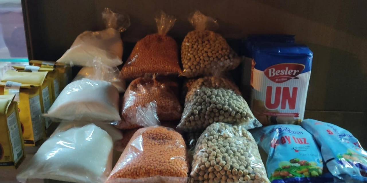 Cadde Esnafından Örnek Davranış; "İmkanı Olan Koysun, İhtiyacı Olan Alsın"