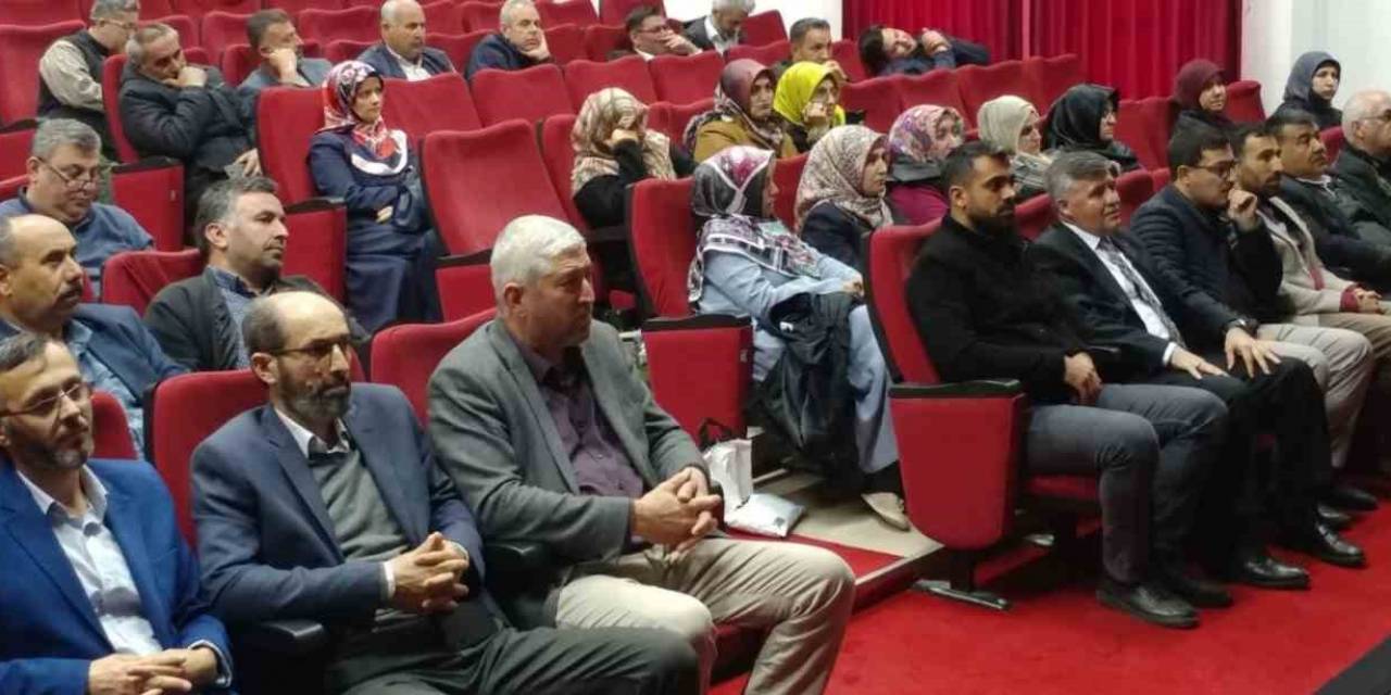 Köyceğiz’de Din Görevlilerine Kimlik Gelişimi Semineri Verildi