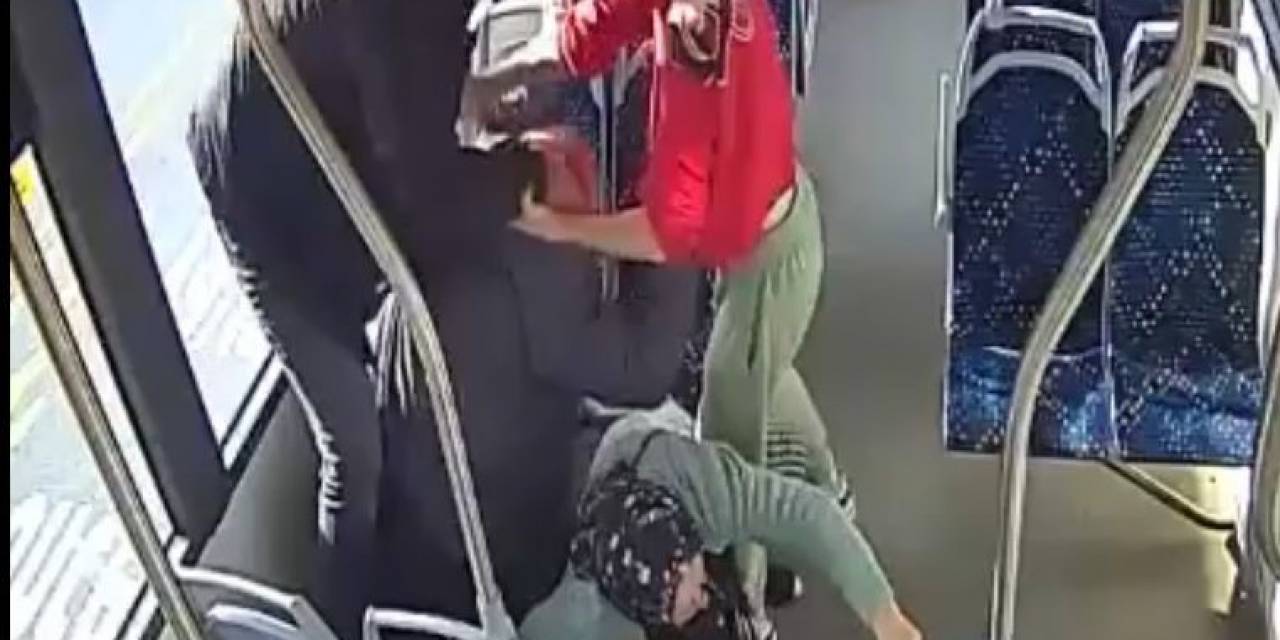 Okul Müdürü Ve Oğlunun, Otobüste Yaşlı Çifti Darp Etme Görüntüleri Ortaya Çıktı