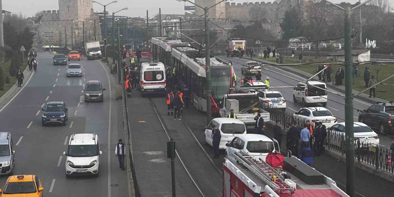 Topkapı’da Feci Kaza: Tramvayın Altında Kalan Şahıs Hayatını Kaybetti