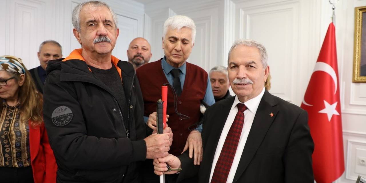 Başkan Demirtaş’tan Görme Engellilere ’beyaz Baston’ Desteği