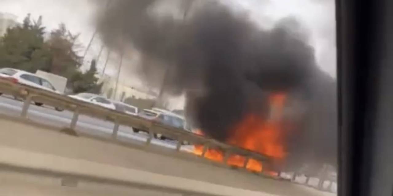 Çamlıca Gişelerinde Otomobil Alev Topuna Döndü