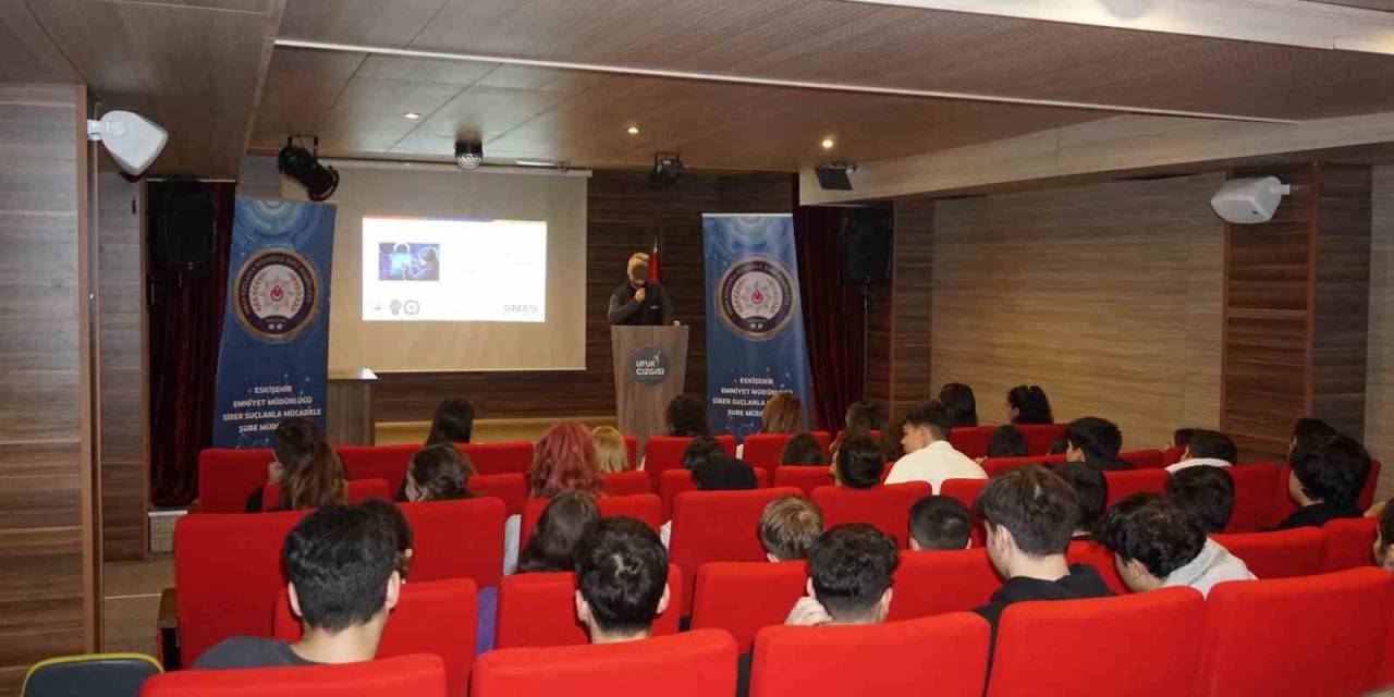 Polis Bin 647 Öğrenci, Öğretmen Ve Veliye Yönelik Seminer Düzenledi