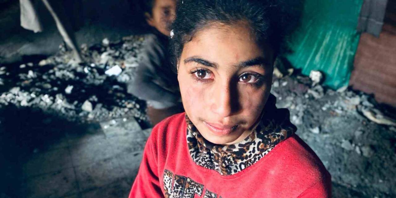 Gazzeliler Sığındıkları Enkaz Halindeki Binalarda Yaşam Mücadelesi Veriyor