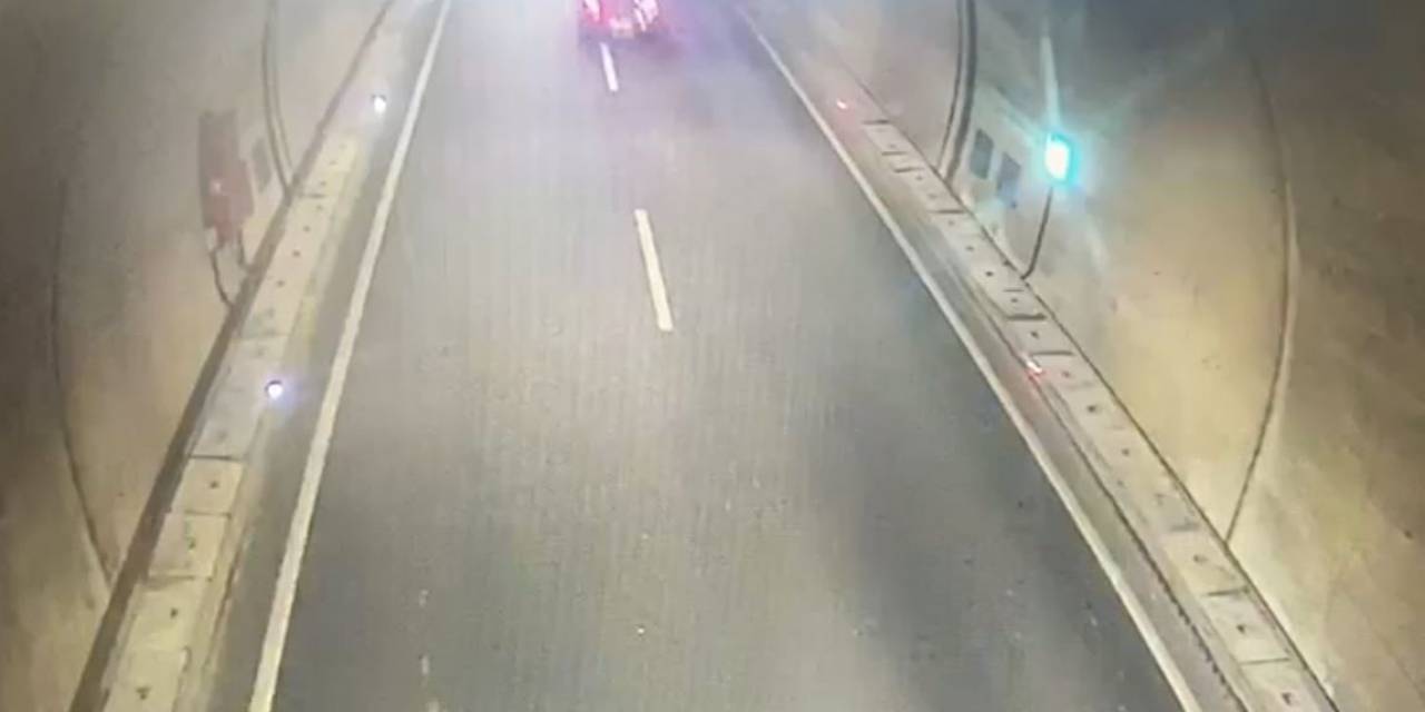 Otomobil Tıra Ok Gibi Saplandı: 1 Ölü, 1 Ağır Yaralı