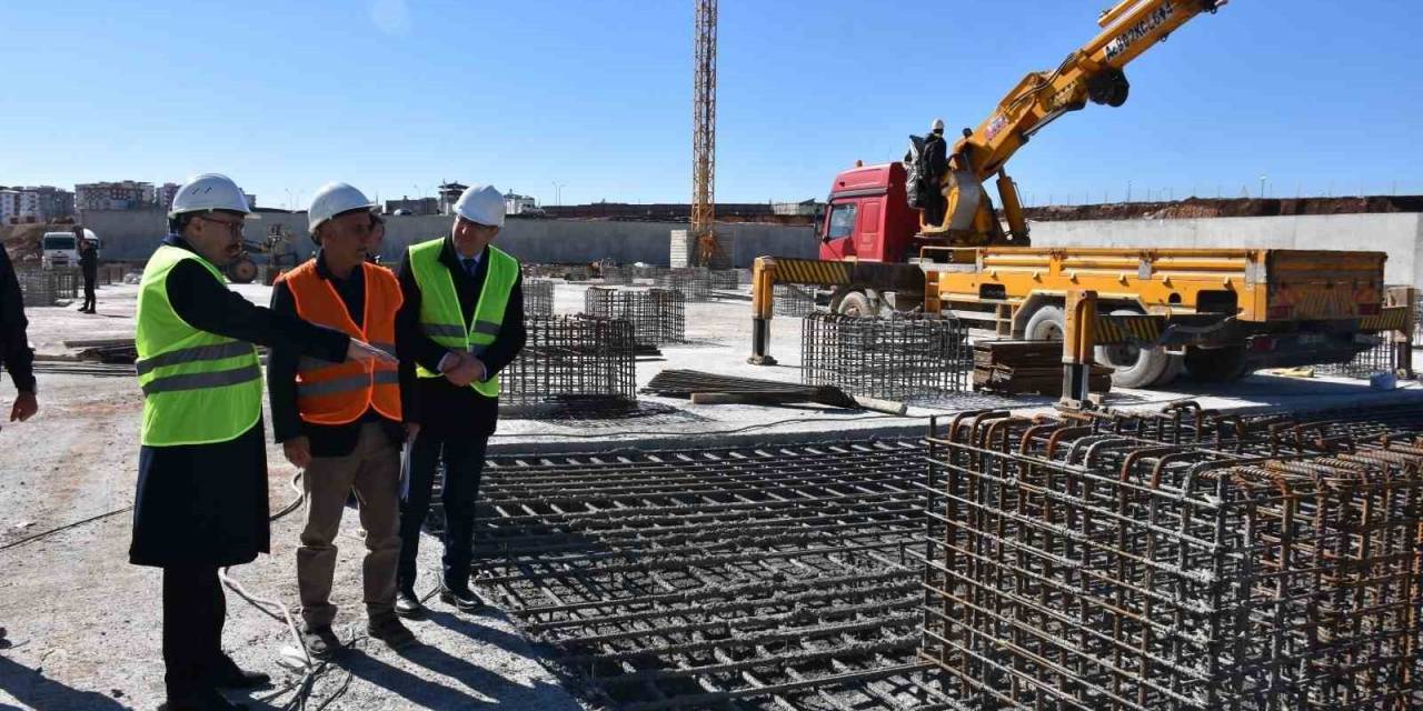 Siirt’te Sağlık Yatırımlarında Çalışmalar Sürüyor