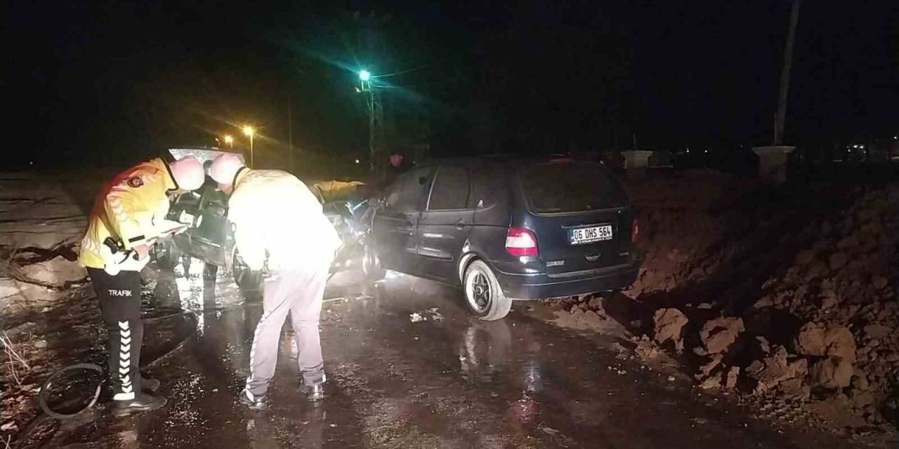 Çankırı’da İki Otomobil Çarpıştı: 5 Yaralı