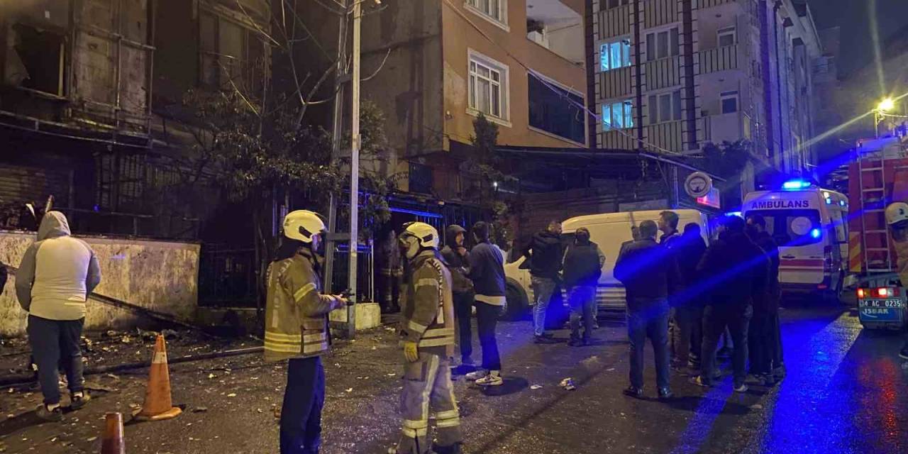 Eyüpsultan’da Kıraathanede Çıkan Yangında 6 Katlı Bina Alev Alev Yandı