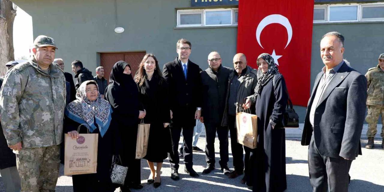 Erciş’te Şehit Aileleri Ve Gaziler Onuruna Yemek Verildi