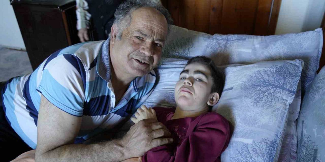 Doktorların "15 Yaşını Göremez" Dediği Engelli Kızı Şimdi 28 Yaşında