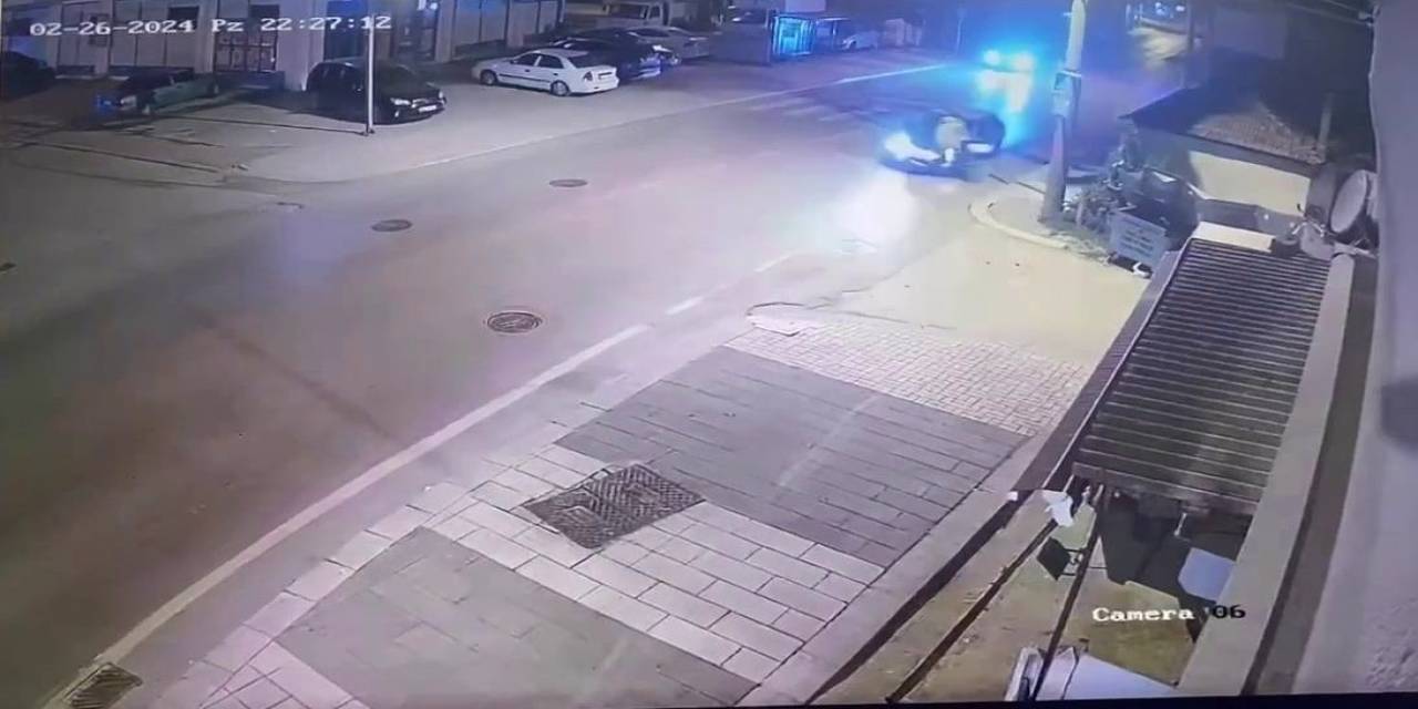 Otomobil İle Motosiklet Kafa Kafaya Çarpıştı: Kaza Anı Kamerada