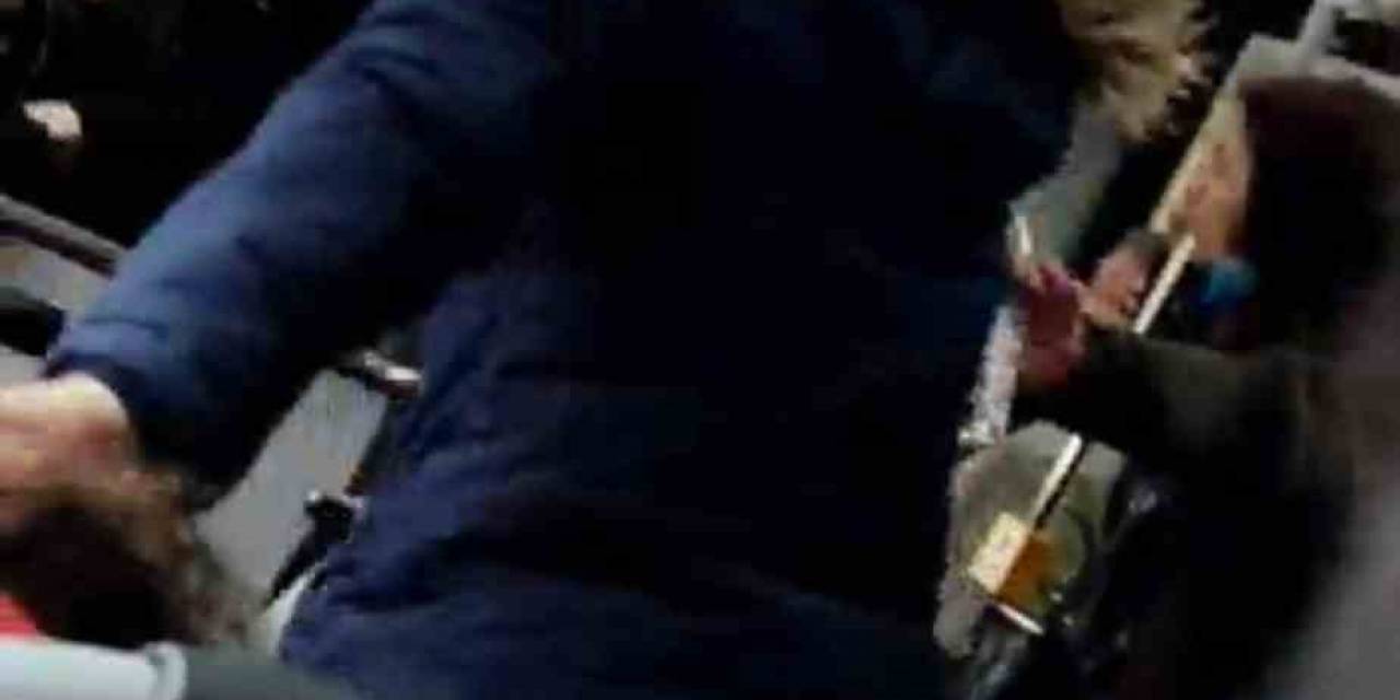 İstanbul’da “Çocuğuna Niye Akbil Basmadın” Kavgası Kamerada: Otobüste Ortalık Karıştı, Kadın Çığlık Çığlığa Kaldı