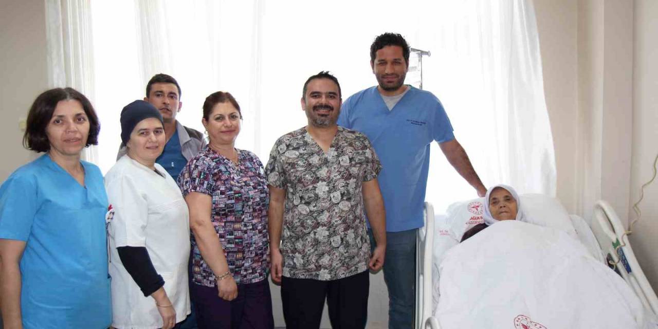 84 Yaşındaki Hasta Safra Yolundaki Taş Ve Çamurdan Ameliyat Olmadan Kurtuldu