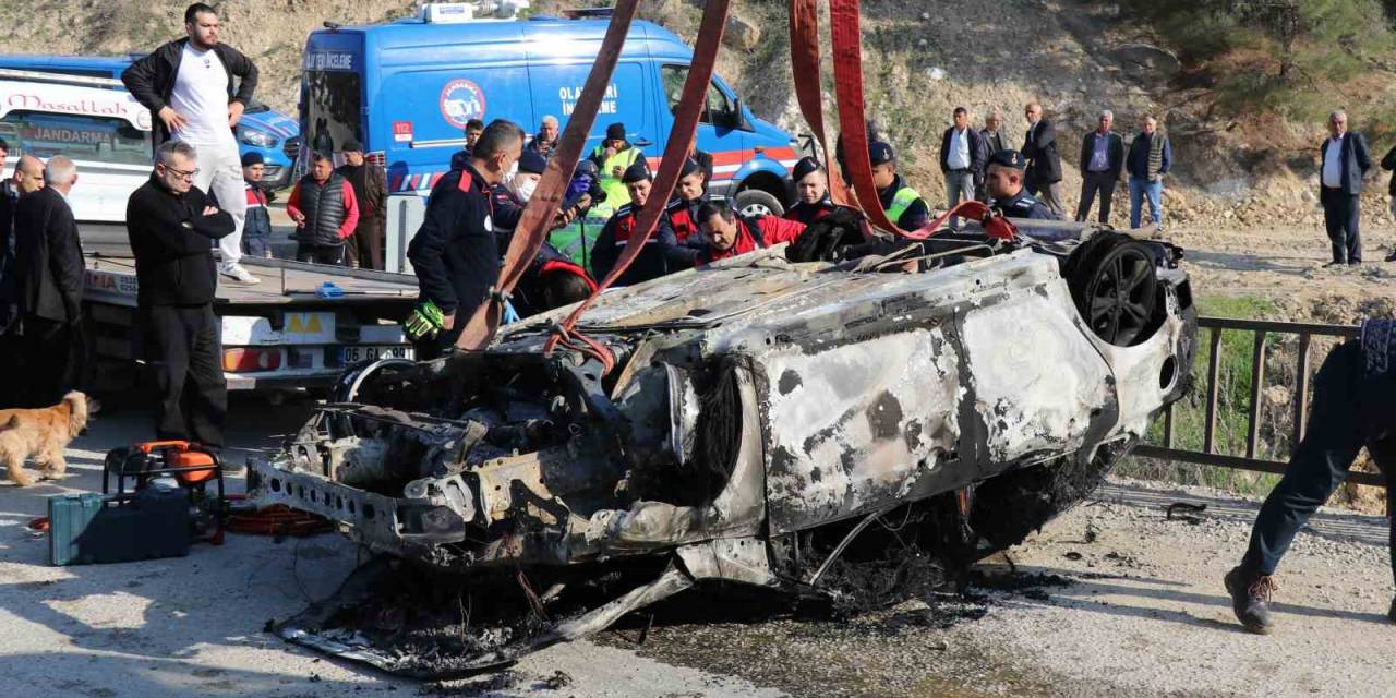 Dere Yatağına Düşen Otomobil Alev Aldı: 1 Ölü