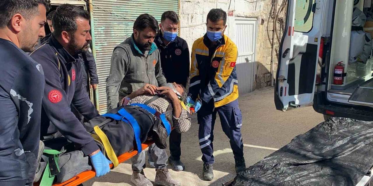 Görme Engelli Babası İle Oğlunu Damdan Aşağı Attı