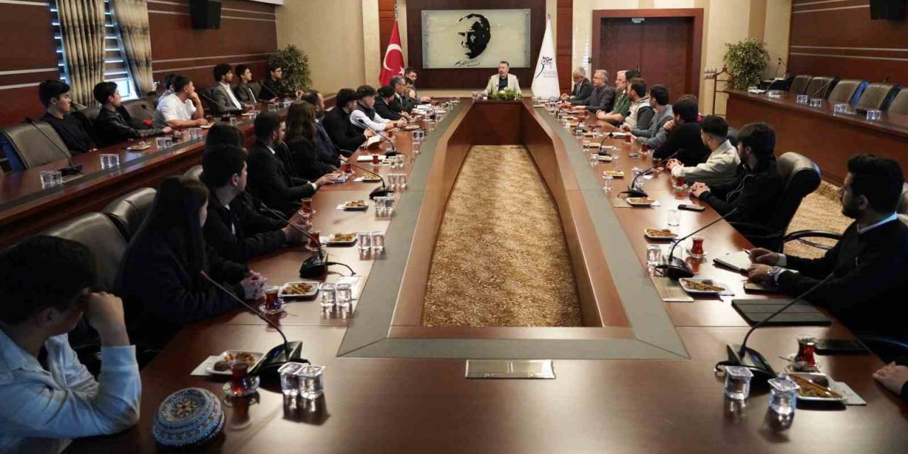 Rektör Kırışık Türk Dünyasından Öğrencilerle Buluştu