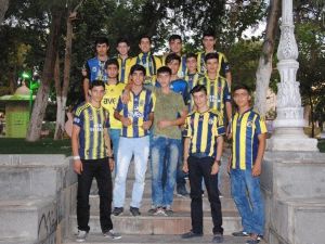 Fenerbahçeli Taraftarlardan Takımına Yürüyüş Desteği