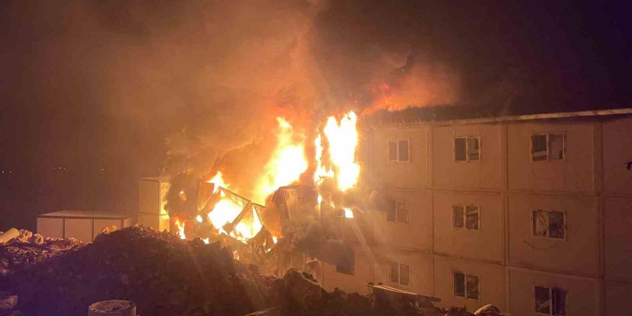 Kahramanmaraş’ta İşçilerin Kaldığı Konteynerlerde Yangın: 11 Yaralı
