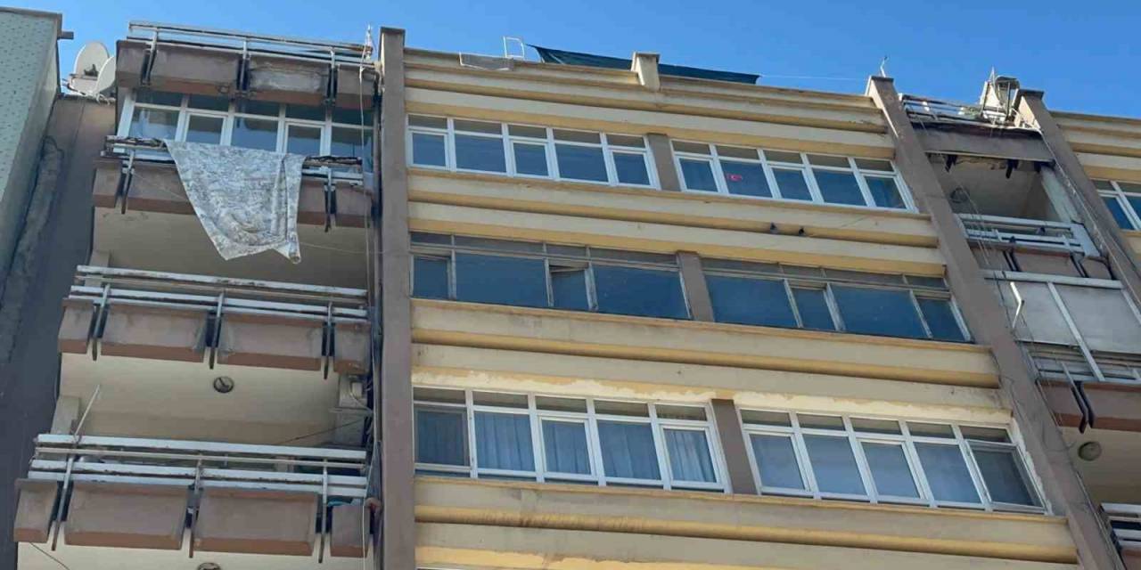 Elazığ’da Yolda Yürüyen Vatandaş, Saniyelerle Ölümden Döndü