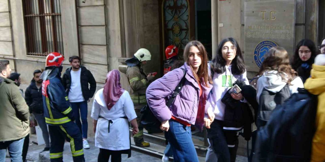 Beyoğlu Anadolu Lisesi’nde Yangın Paniği
