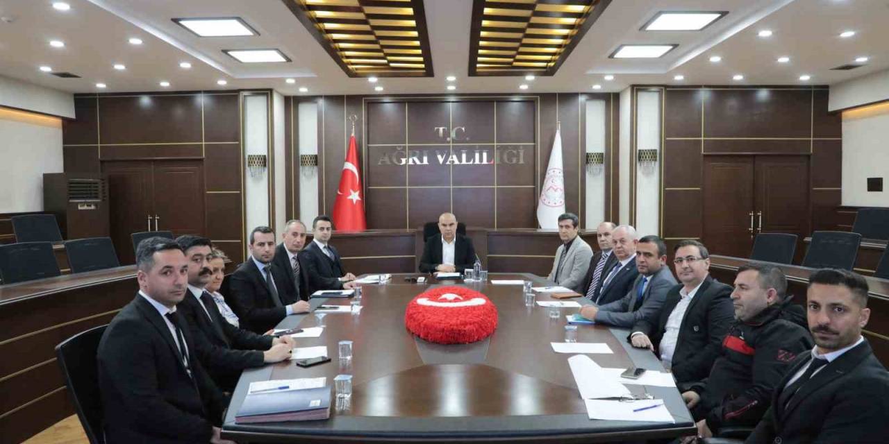 Ağrı Valisi Koç, Bağımlılıkla Mücadele, Acil Çağrı Ve Toprak Koruma Konularında Toplantılar Yaptı