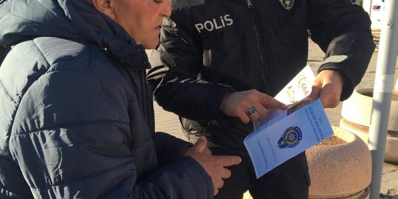 Alaca’da Vatandaşa Broşür Dağıtılarak Dolandırıcılık Uyarısı Yapıldı
