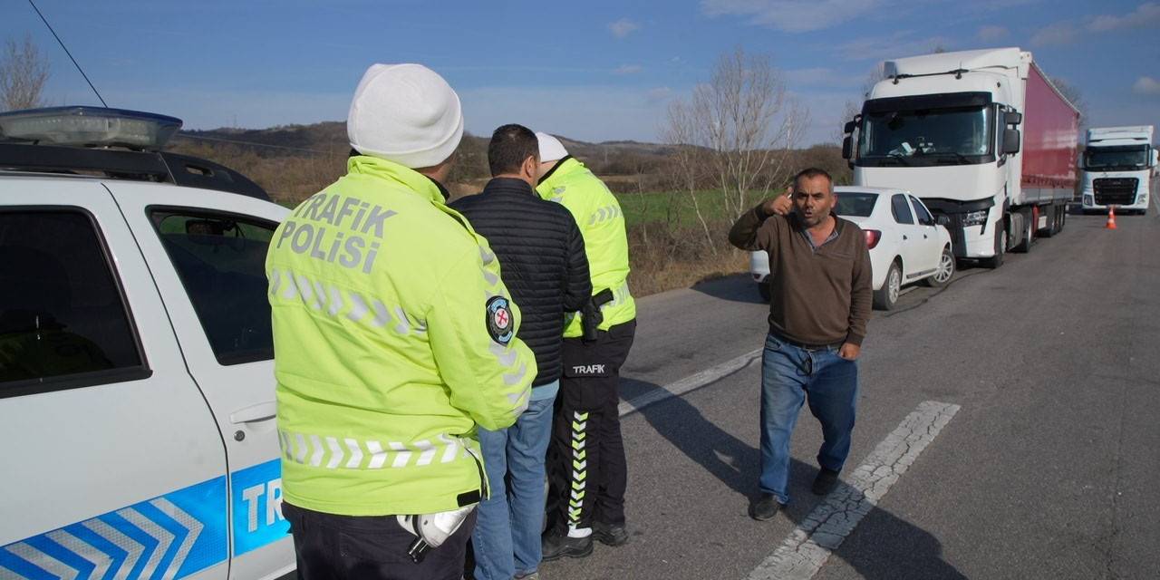 Alkollü Sürücü, Görevini Yapan Polise, "Seninle İşim Yok Benim, Kralı, Hakimi, Savcısı Gelsin" Dedi