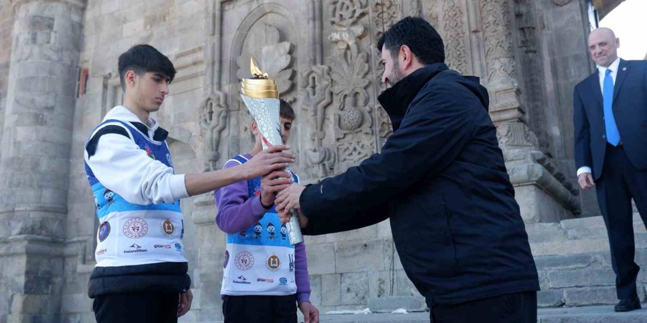 20. Kış Deaflympics Olimpiyat Oyunları Meşalesi Yakıldı