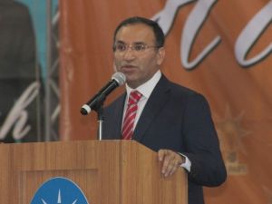 Ak Parti Genel Başkan Yardımcısı Bozdağ, "Türkiye’de Yönetebilecekleri Hükümetler İstiyorlar"