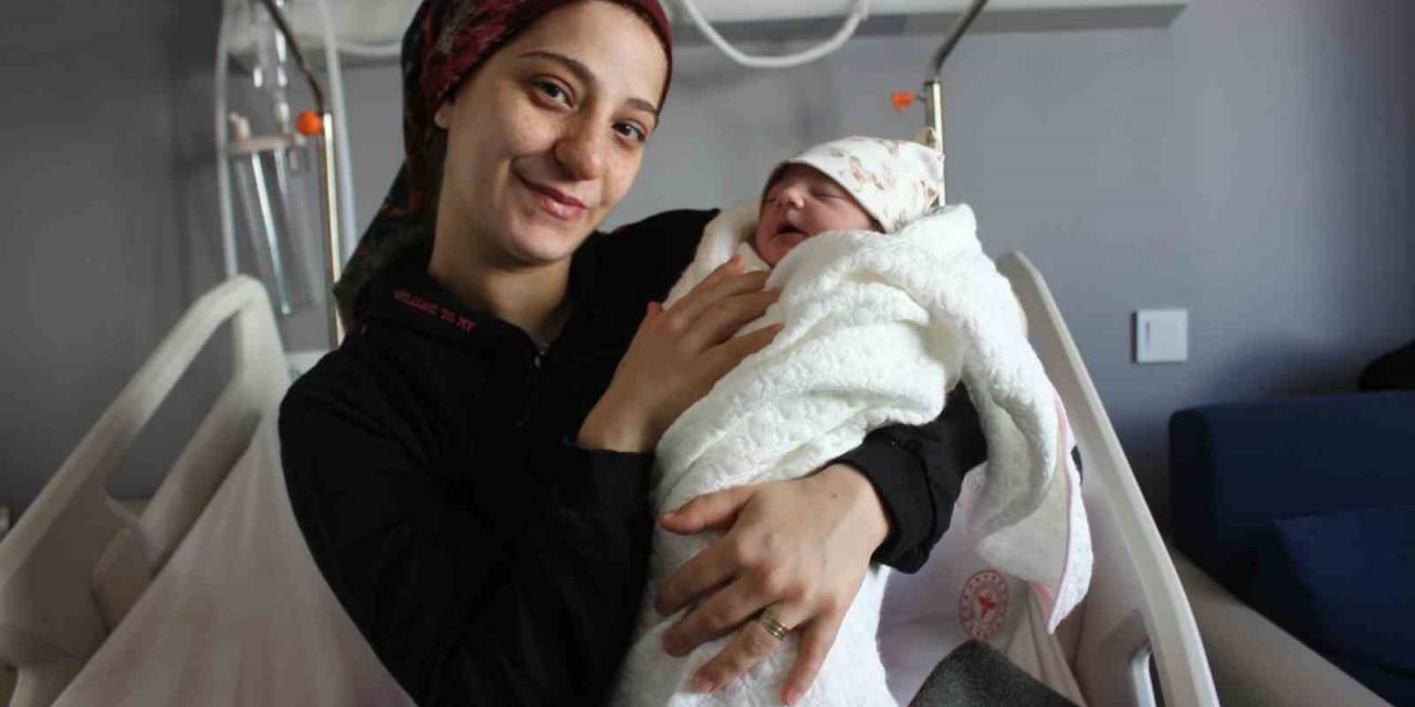 29 Şubat’ta Doğdu, İlk Doğum Gününü 4 Yıl Sonra Kutlayacak