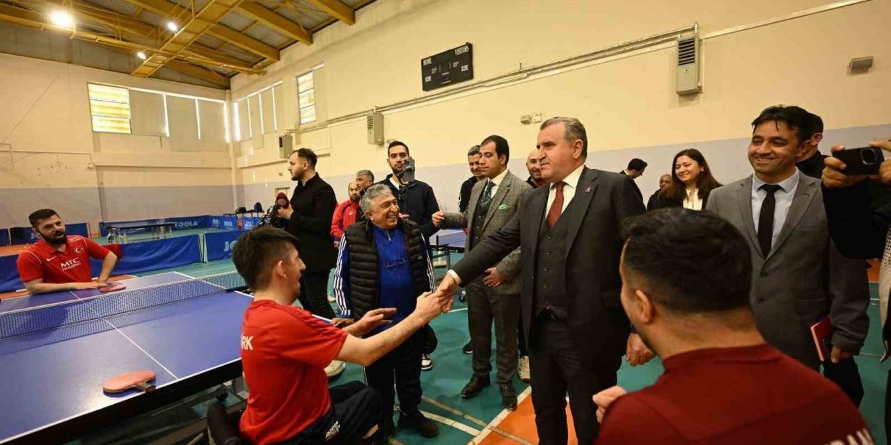 Gençlik Ve Spor Bakanı Bak, Sporcularla Bir Araya Geldi