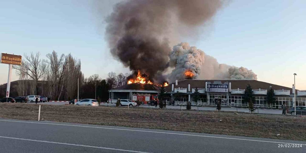 Sorgun’da Dinlenme Tesisi Alev Alev Yandı