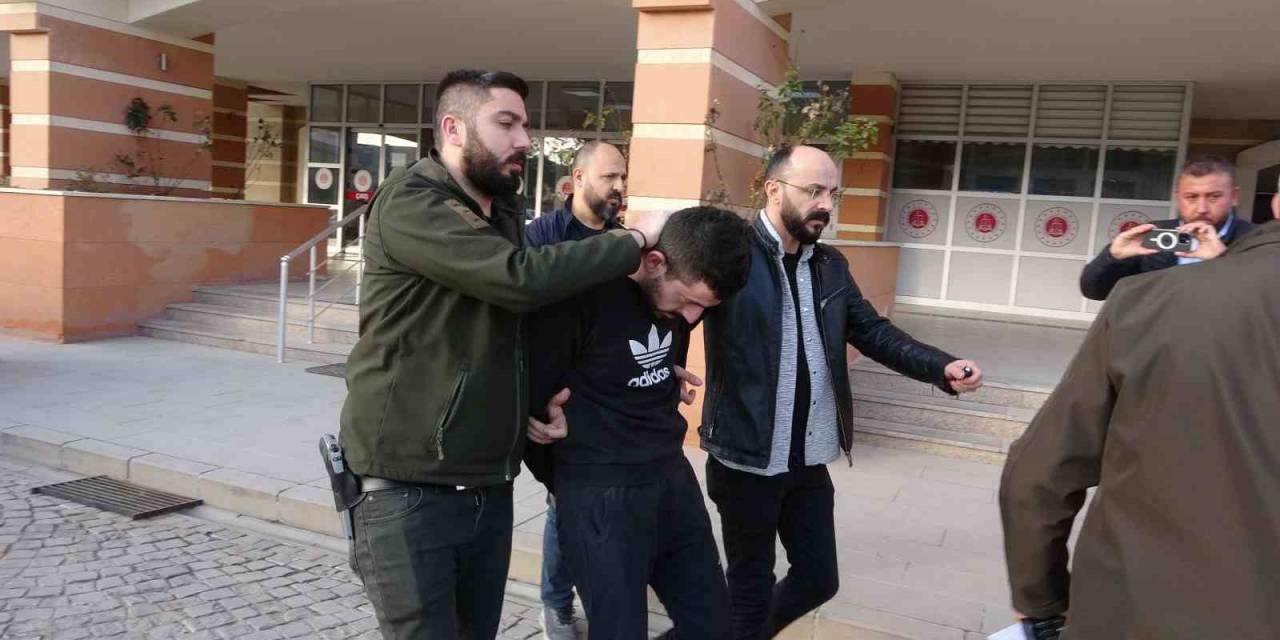 Uyuşturucu Parası İçin Babasının Evini Bastı, Gürültü İçin Dışarı Çıkan Komşusunu Öldürdü