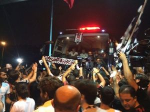 Beşiktaş’a Ümraniye’de Coşkulu Karşılama