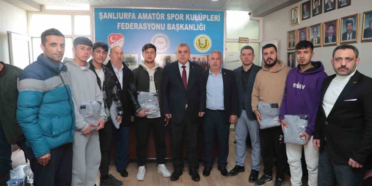 Beyazgül Şampiyon Futbolcuları Tebrik Etti