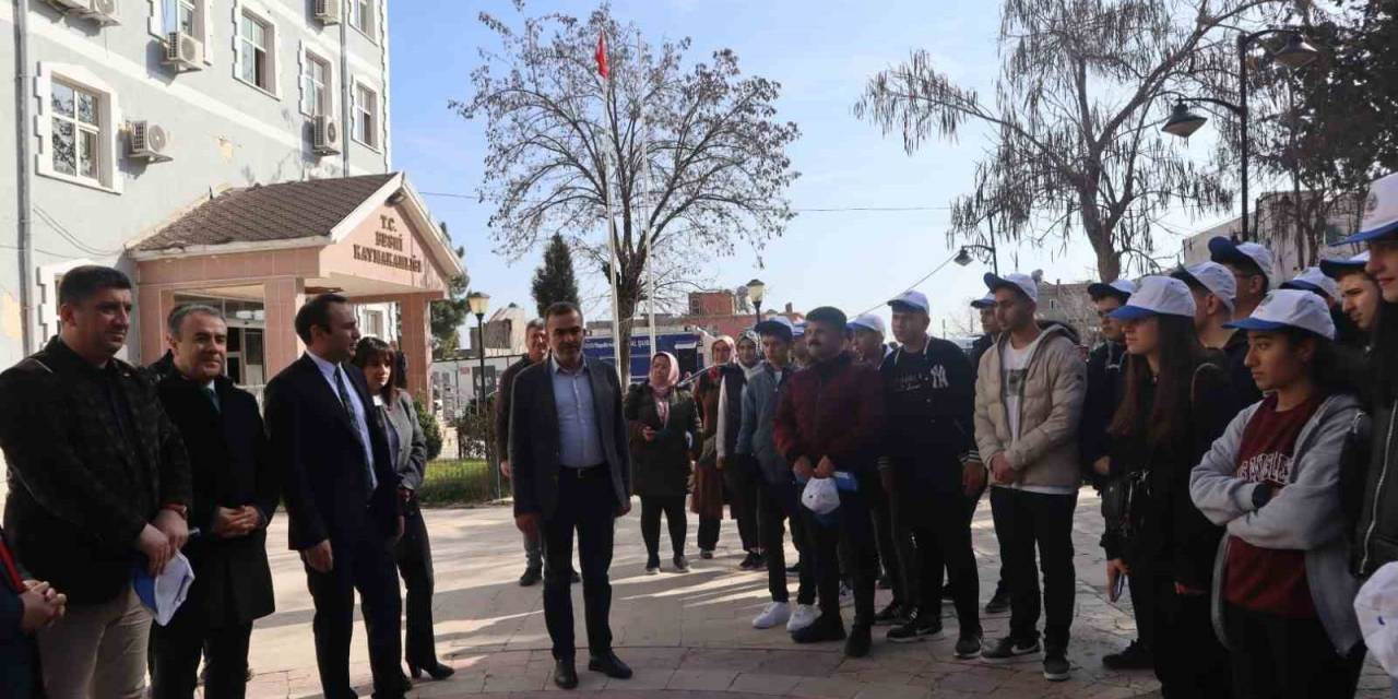 Besnili Öğrenciler Kültür Gezisinde