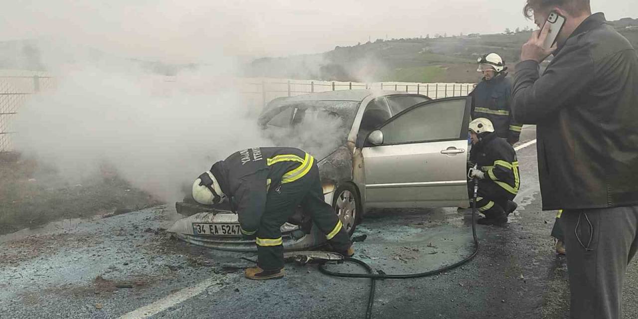 Bursa’da Seyir Halindeki Otomobil Alev Aldı
